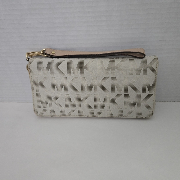 Michael Kors Wallet - Picture 3 of 13